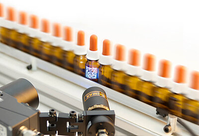 DMC control on medical glass vials under UV light