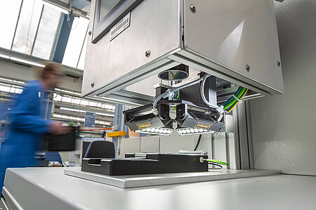 Verification station for manual quality control of Data Matrix codes
